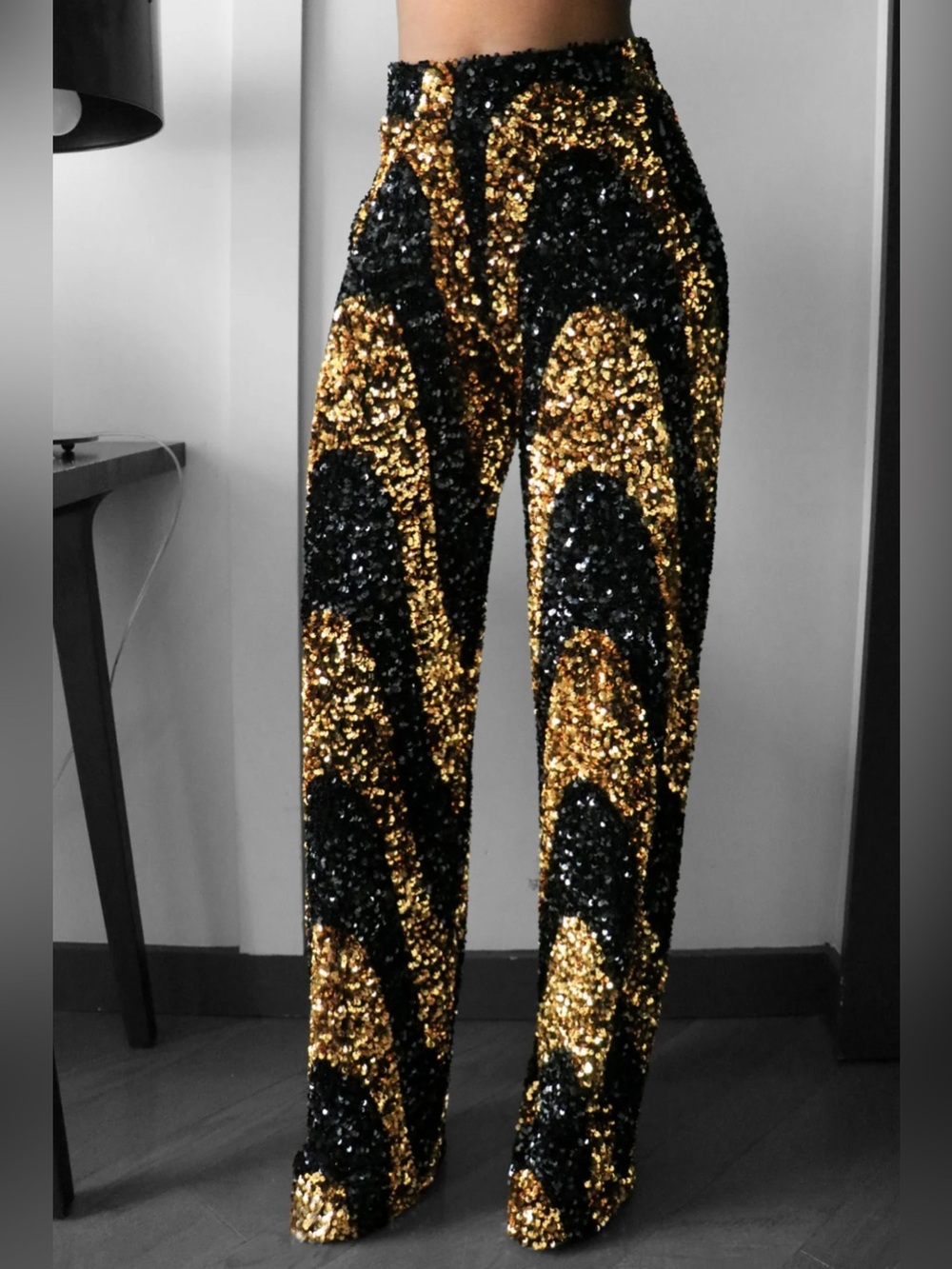 DANIELA TABOIS Wide Leg Wavy Black and Gold Sequin Pants Size XL VGUC